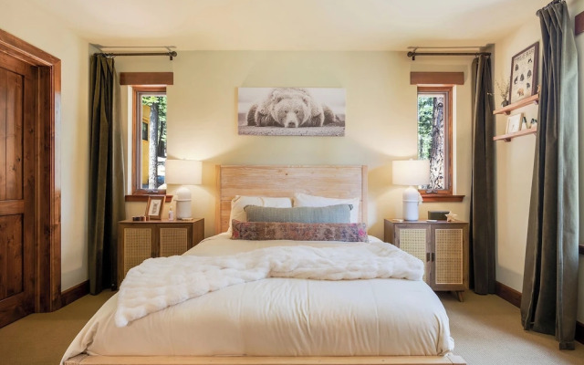 Star Haven Retreat 5 BDR Stunner!