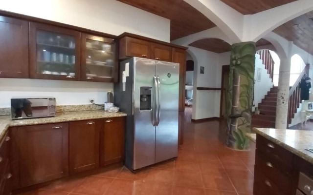 Casa Alice Surf Lodge - Hostel
