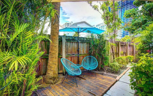 Ask Me Inn Ft. Lauderdale Beach