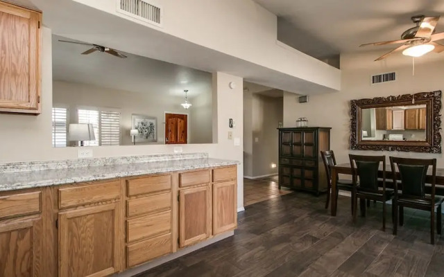 Scottsdale Kierland 3 Bdrm With Sparkling Pool!