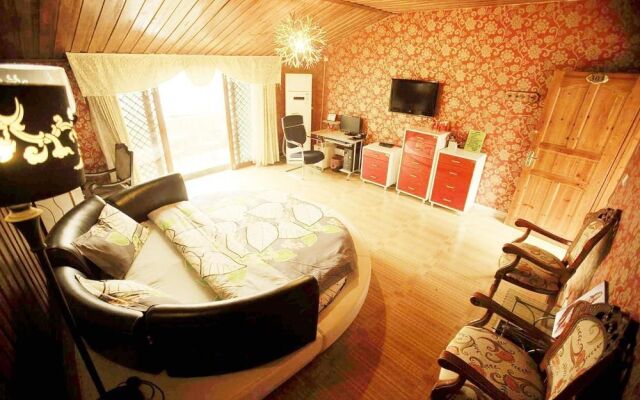 Shuangshuang Home