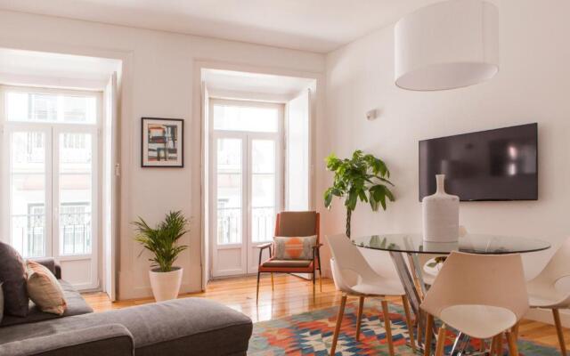 Cozy 1St Floor Flat Central Chiado District With Balconies And Ac 19Th Century Building