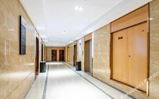 Baiya Light Luxury Holiday Apartment (Yangzhou Railway Station Jinghuacheng Branch)