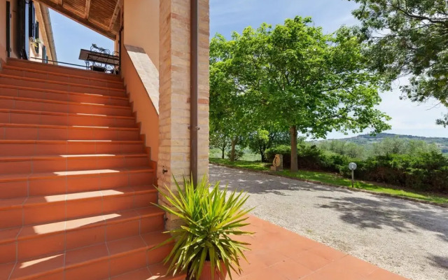 Traditional Villa in Varano With Private Garden