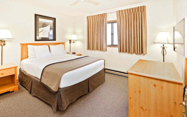 EverSpring Inn & Suites Hill City