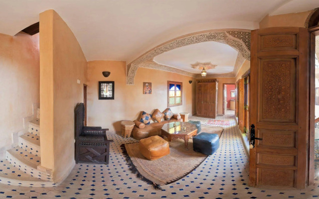 Riad Layalina