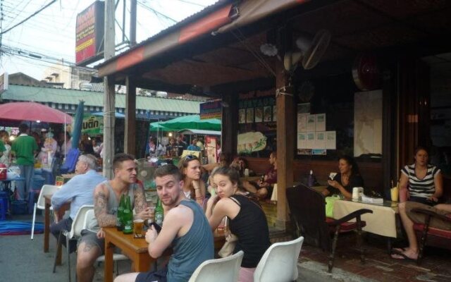 Noom Guesthouse