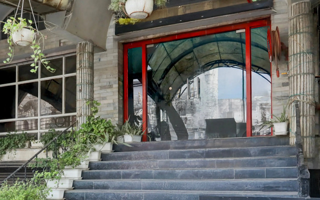 Super Townhouse Prayagraj Near Railway Station Formerly Santosh Palace