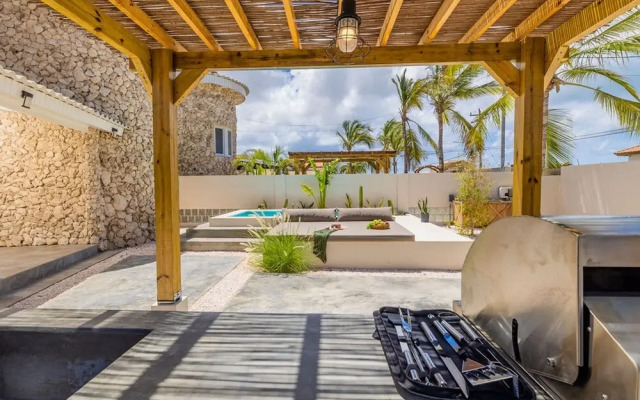 Newly Renovated Amazing Location Private Pool