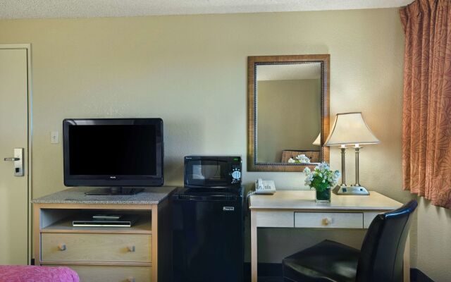 Oxnard Inn Lancaster