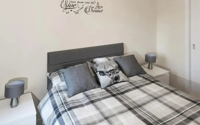 Cosy 2 Bedroom Flat Close to City Centre