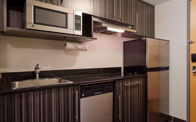 Best Western Plus Airport Inn & Suites