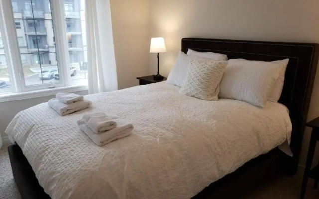 Quiet Town Home at Lake Ontario