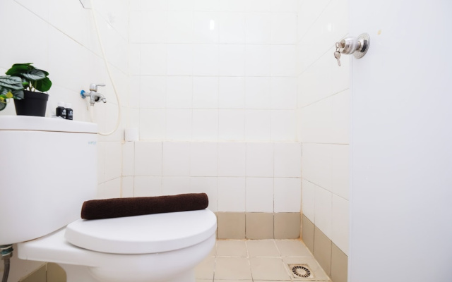 Cozy White 2Br At Bassura City Apartment