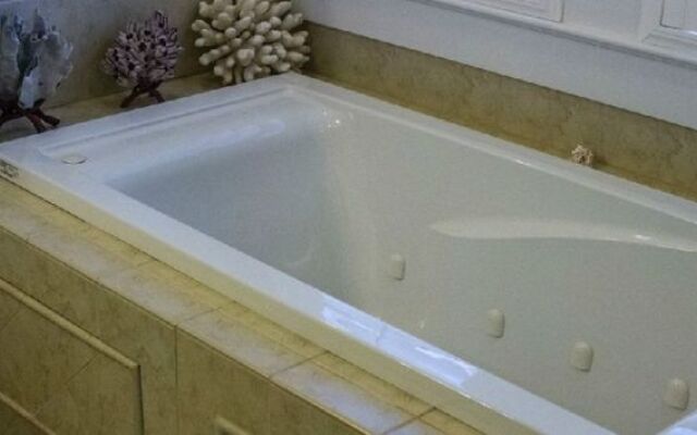 Hamakua Ranch House B&B