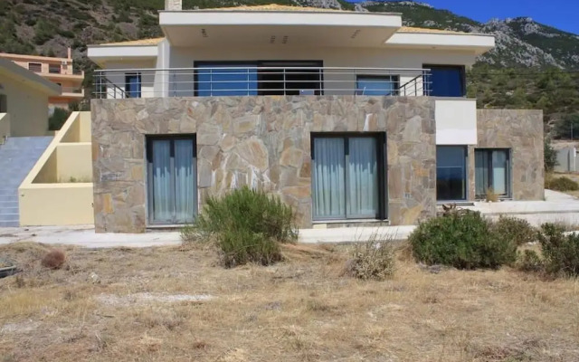 260sqm villa in Loutraki with a sea view