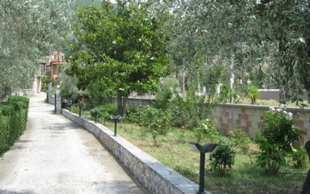 Pefkos Studios and Apartments