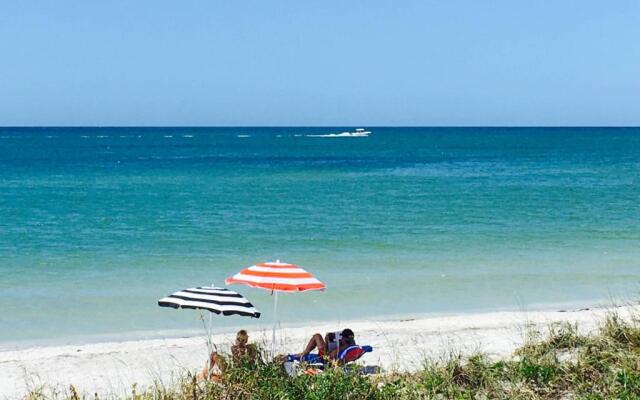Joyce's Beachfront Suite 3