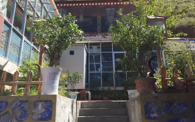 Yangkor Tibetan Homestay - Hostel