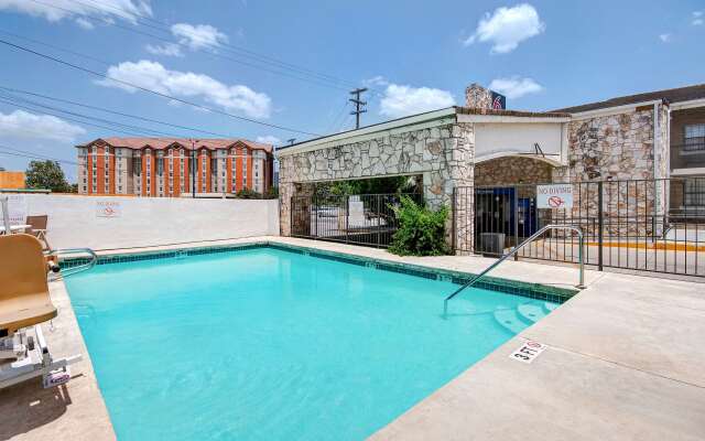 Motel 6 San Antonio, TX - Northwest Medical Center