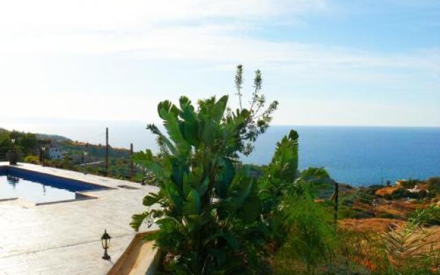 Happy Trails Pomos Panoramic Villa