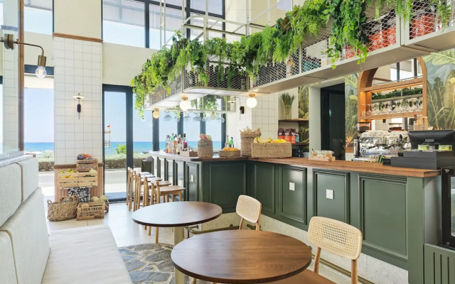 LIV Mackenzie Beach Suites