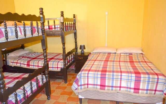 Hostal 4 Grados - Hostel