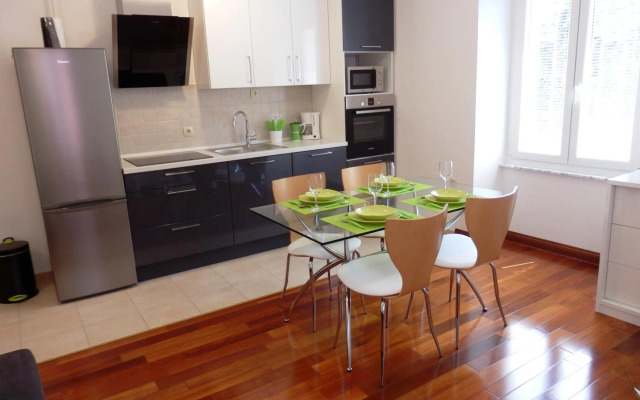 Center Stylish Apartment