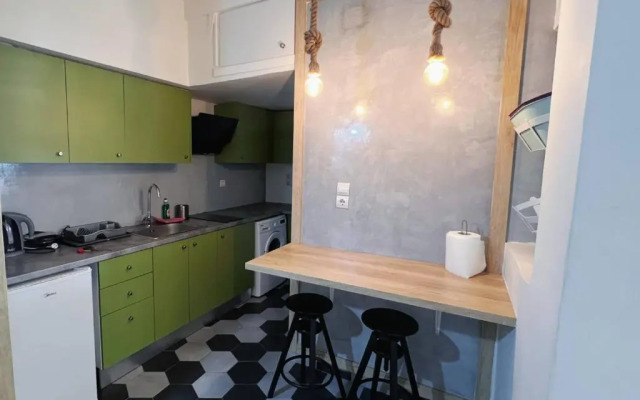 Stathmos Larissis A, a cozy 2BR Apartment, Clo...