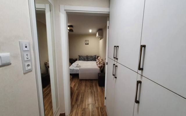 Malavi KI top center studio Ruse