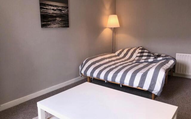 Large central Falmouth apartment with views and parking