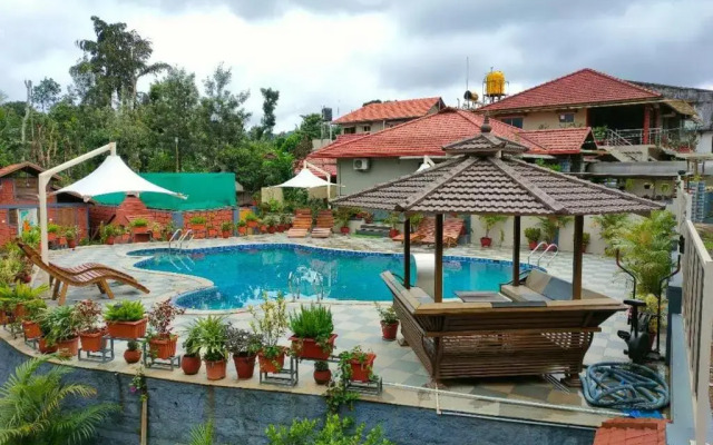 Srinikethana Home Stay with Swimming Pool