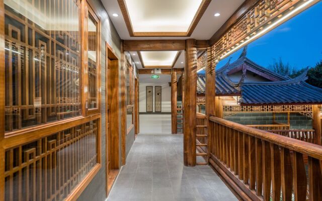 The Autumn Moon Home Lijiang Qianqiu Mansion Inn