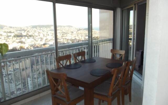 Appartement vue panoramique avec piscine pour 6 personnes à Nice quartier Pessicart