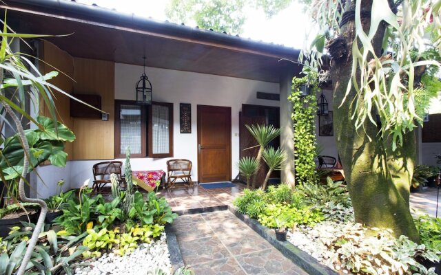 RedDoorz Near TB Simatupang