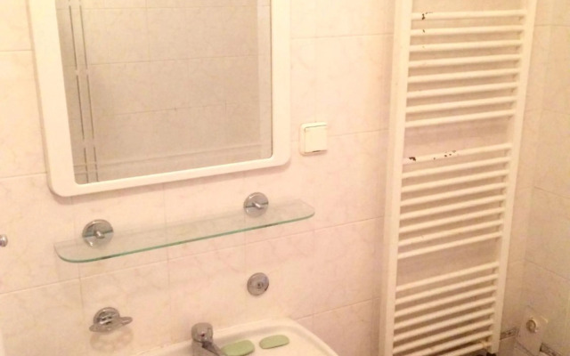 Historic centre-spacious apartment