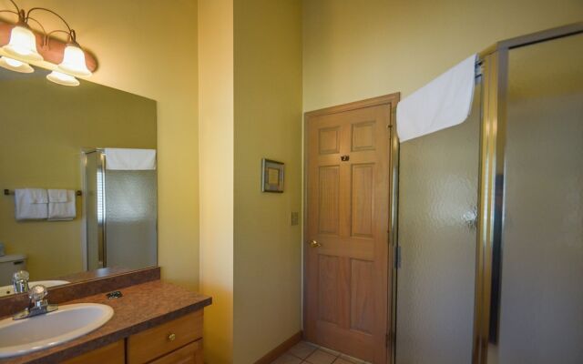 At Lake's Edge 6 Bedroom House