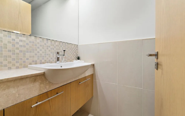 2BR 203 Bellevue Tower 1