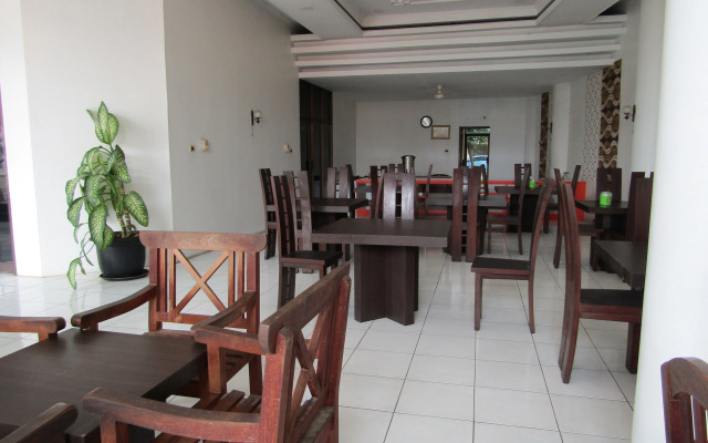Hotel Kencana Jaya by ZUZU