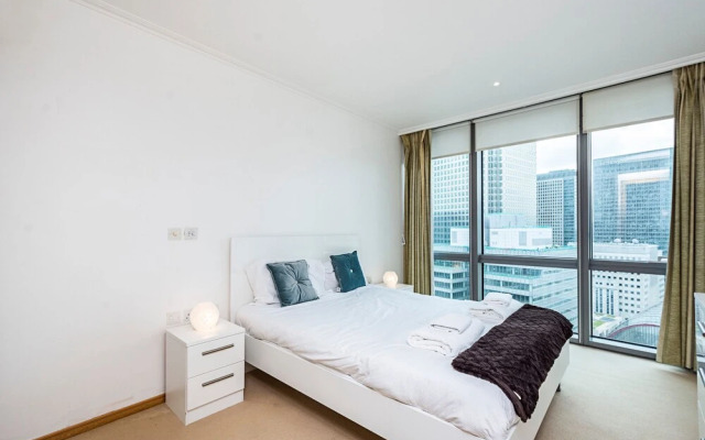 Stylish Apartment With Panoramic Docklands Views