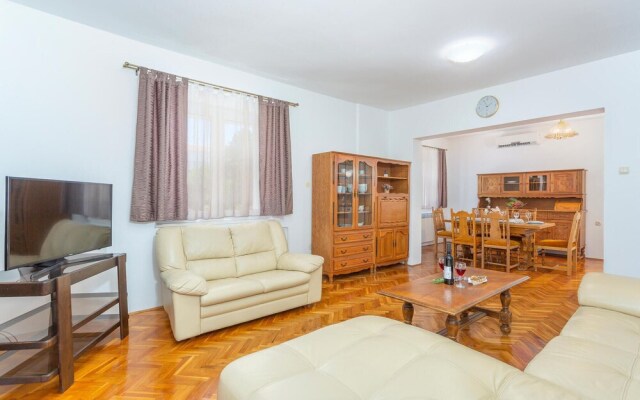 Stunning Apartment in Malinska With Wifi and 2 Bedrooms
