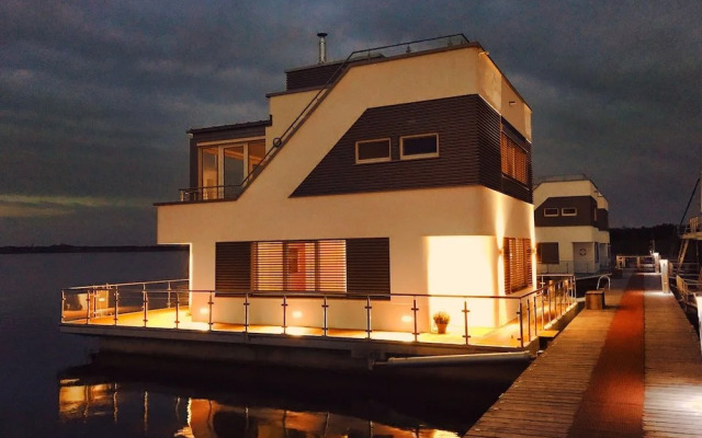 Schwimmendes Ferienhaus Robby II