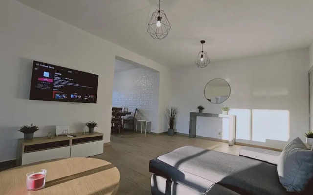 01 LIM - Stay Sky Apartment