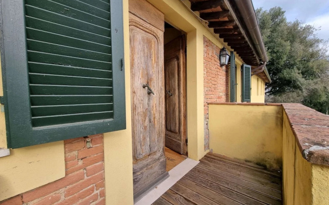 Farmhouse in Tuscany With Pool Near Montecastello