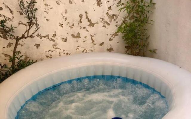 Superbe Studio avec Jacuzzi