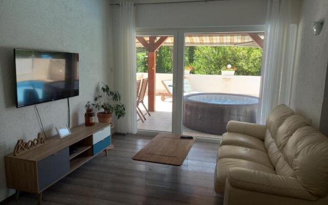 Vila Brig 108 - private swimming pool and jacuzzi
