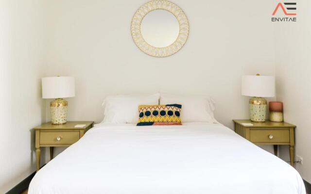 ENVITAE 2BR Vibrant High-Rise Penthouse