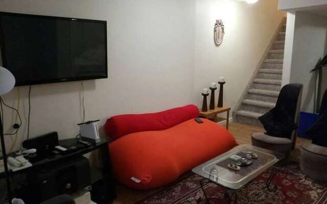 Beautiful Furnished Basement Suite In Airdrie