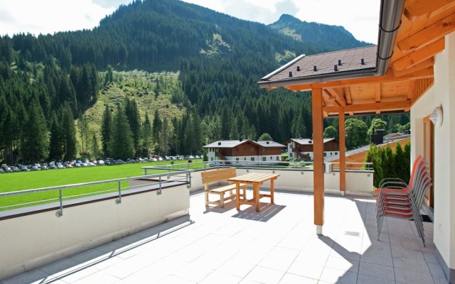 Mountain Chalet in Saalbach with Sauna, Ski-Storage & Terrace