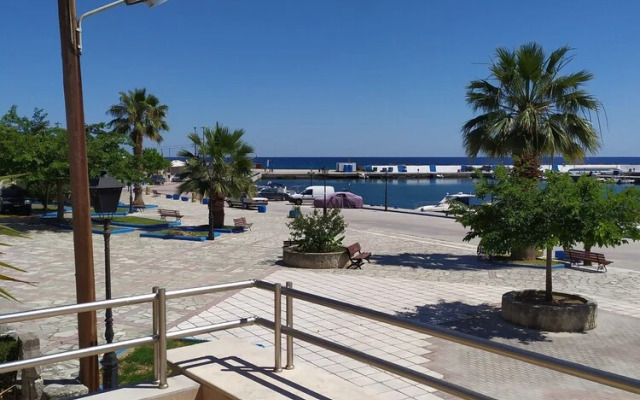 Anchors Aweigh 50m From The Sea